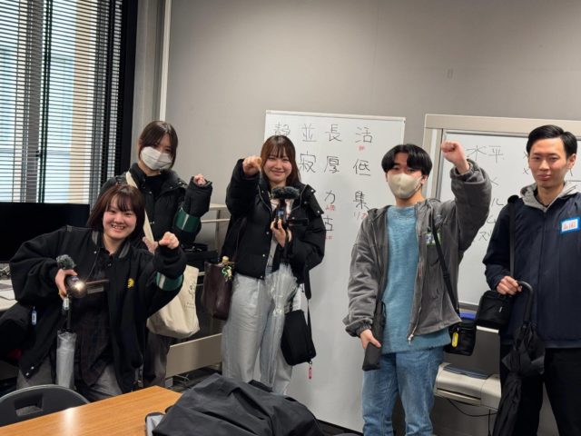 #武蔵大学 の #おくむらゼミ では学期開始前に有志メンバーを集めて映像制作の #ブートキャンプ を今日からスタートしています。あいにくの雨ですががんばって街に飛び出して行きました。よい出会いとクリエイターとしての発見がありますように。 #ニュースの卵